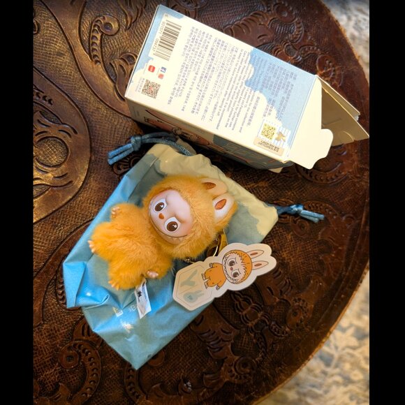 Pop Mart Pin For Love Labubu - Y - Picture 2 of 2